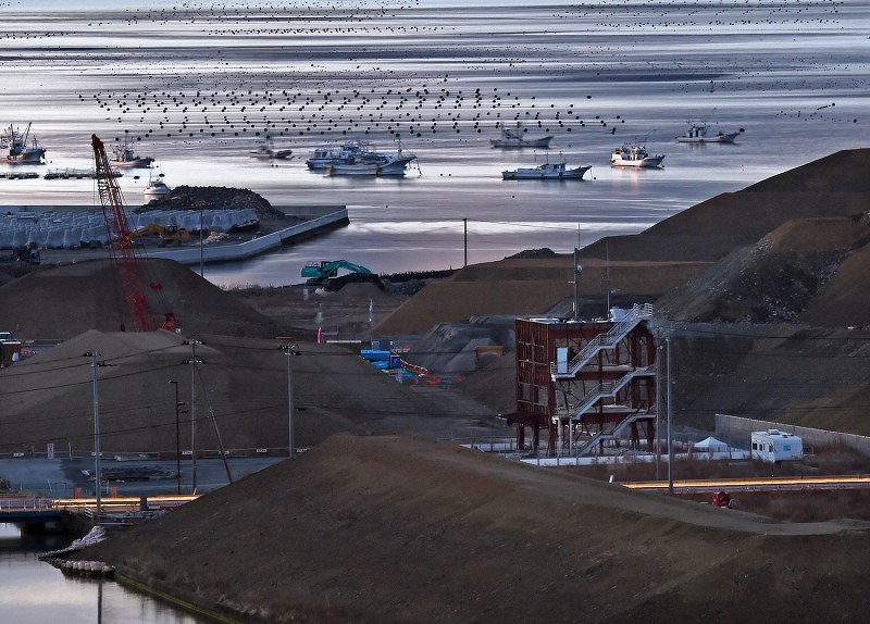 震災５年：悲劇の庁舎 囲む盛り土 宮城・南三陸 [写真特集5/6]  毎日新聞