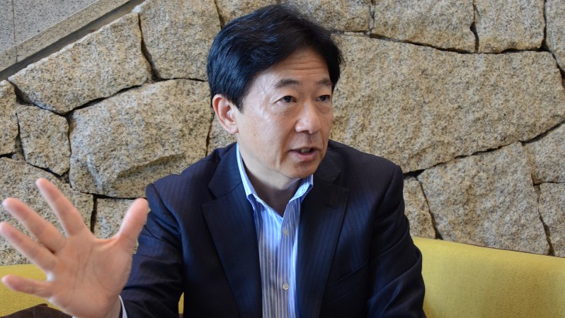 インタビューに答える辻野晃一郎さん=2016年2月26日、亀井和真撮影
