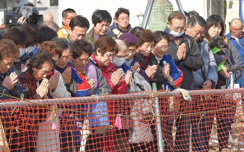 岩手で津波避難訓練と黙とう：高齢者らの高台移動重点 [写真特集3/6