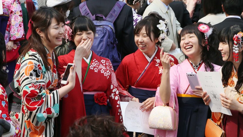 卒業したあと、人はどんどん変わっていく……=大学の卒業式で