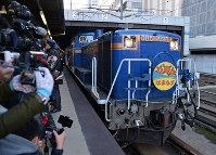 最後の急行：青森〜480キロ最終「はまなす」が札幌到着 [写真