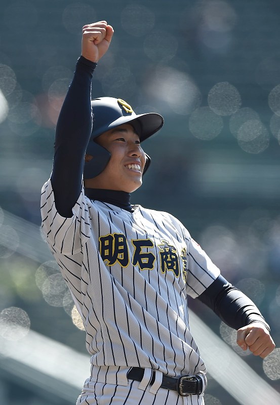 選抜高校野球：明石商サヨナラ 日南学園降し甲子園初勝利 | 毎日新聞