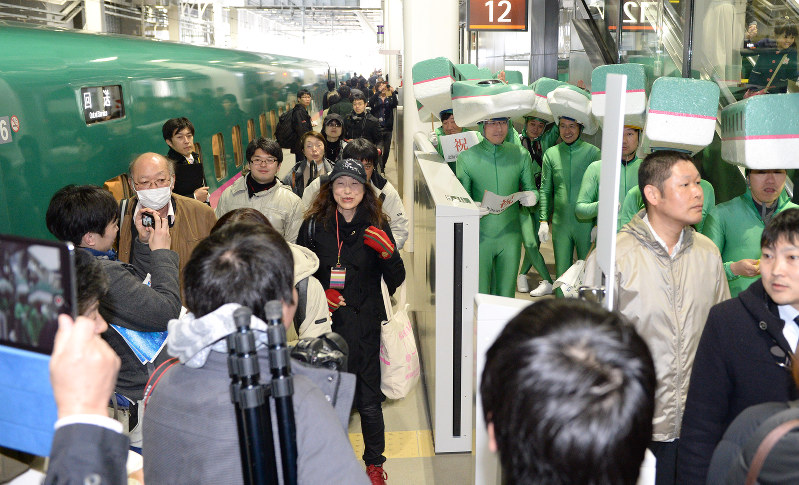 北海道新幹線：新青森―新函館北斗が開業 [写真特集37/34] | 毎日新聞