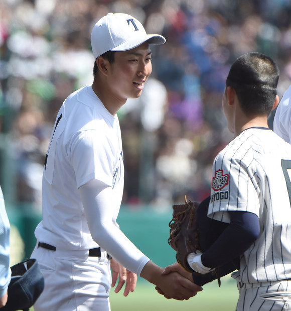 明石商業 試合用帽子 （甦る甲子園名場面】明石商・来田がセンバツ初の 