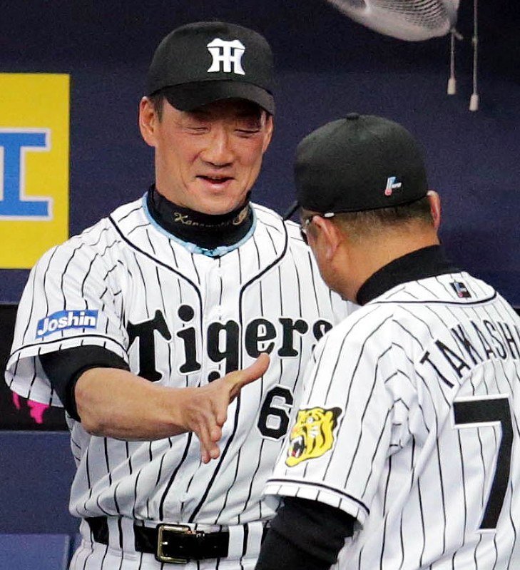 プロ野球：ウイニングボールをポケットに 阪神・金本監督 | 毎日新聞