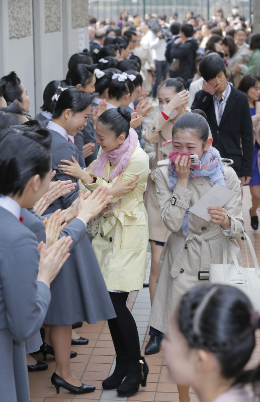宝塚音楽学校 うれしさいっぱい 合格発表 写真特集2 3 毎日新聞 宝塚音楽学校 うれしさいっぱい 合格発表 写真特集2 3 毎日新聞