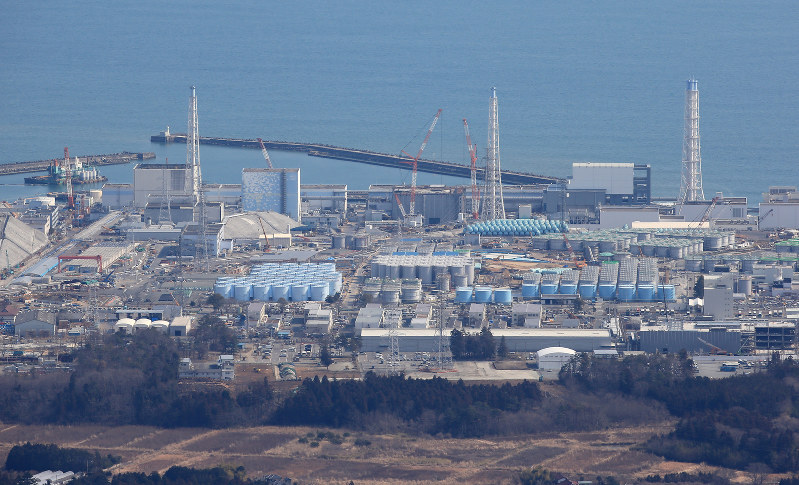 福島第1原発=福島県大熊町で2016年2月、本社ヘリから梅村直承撮影