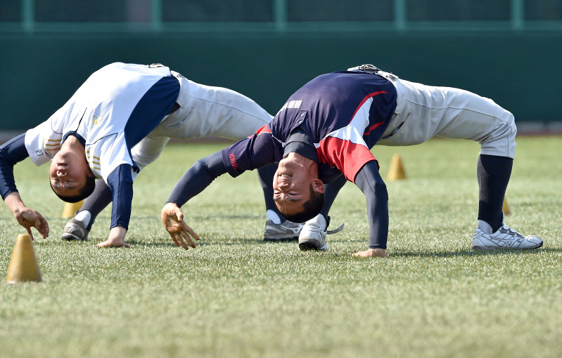 選抜高校野球：休養日の龍谷大平安、みっちり体を動かす 毎日新聞