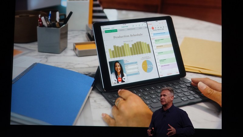 アップルのワールドワイドマーケティングを担当するフィル・シラー上級副社長。新iPad Proの発表に際し「PC代替としての価値」をアピールした