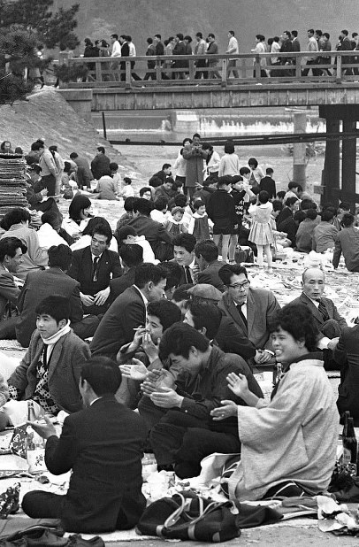 関西50年前：【1966年4月8日】大阪の繁華街で火事