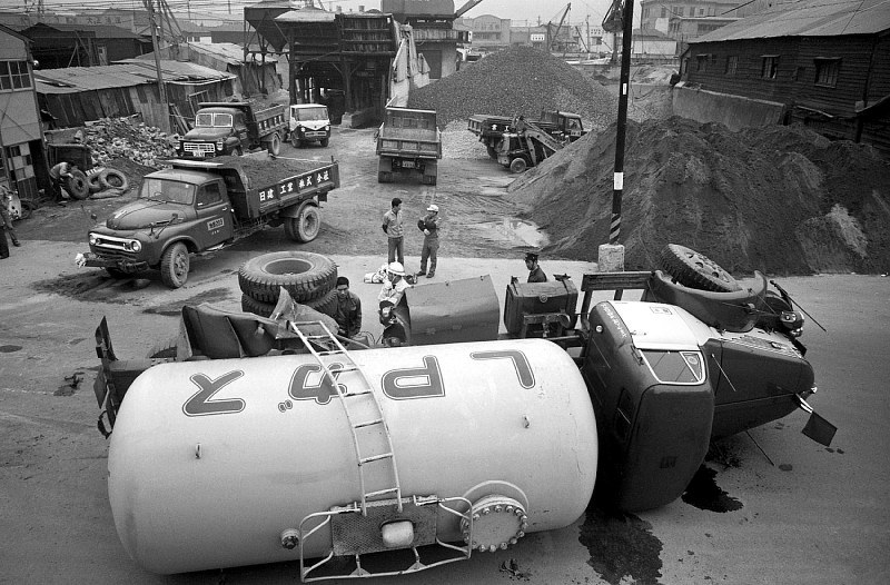 燃料新聞　昭和47年5月25日 燃料新聞 昭和47年5月25日 a_18955185.jpg