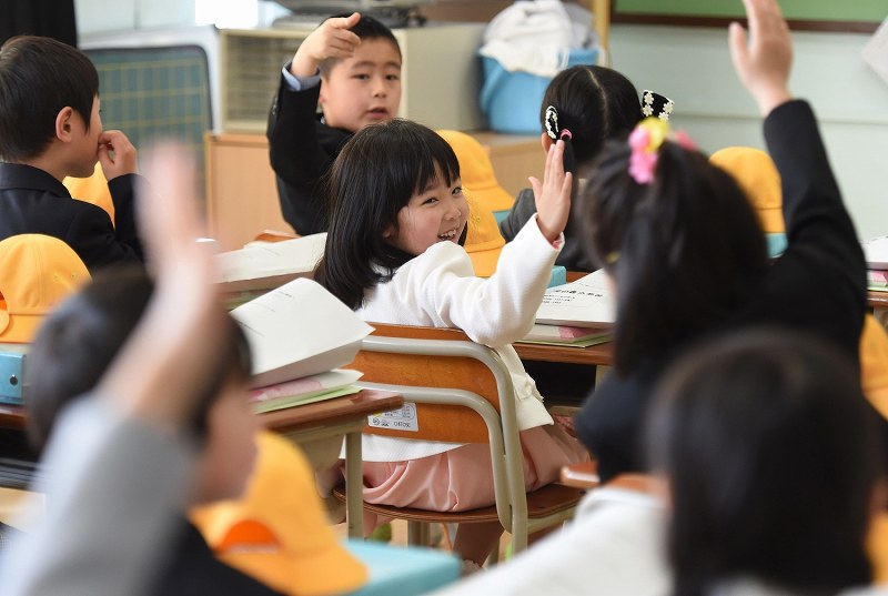入学式 たくさん友達作る 桜も祝福 東京都内の小学校 写真特集3 9 毎日新聞