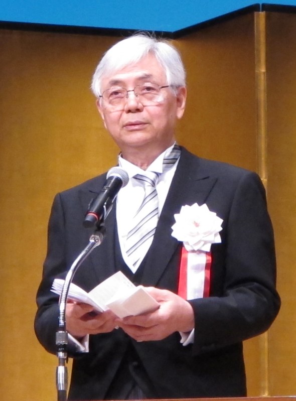 滋賀大の入学式で文部科学省を批判する位田隆一学長=彦根市野瀬町で5日、西村浩一撮影