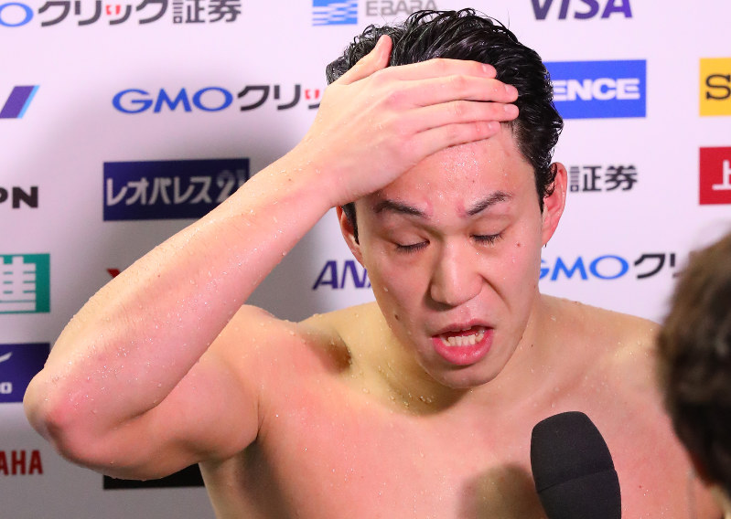 男子100メートル平泳ぎ決勝、1位となるも同種目の五輪出場を逃した小関也朱篤=東京辰巳国際水泳場で2016年4月5日、梅村直承撮影