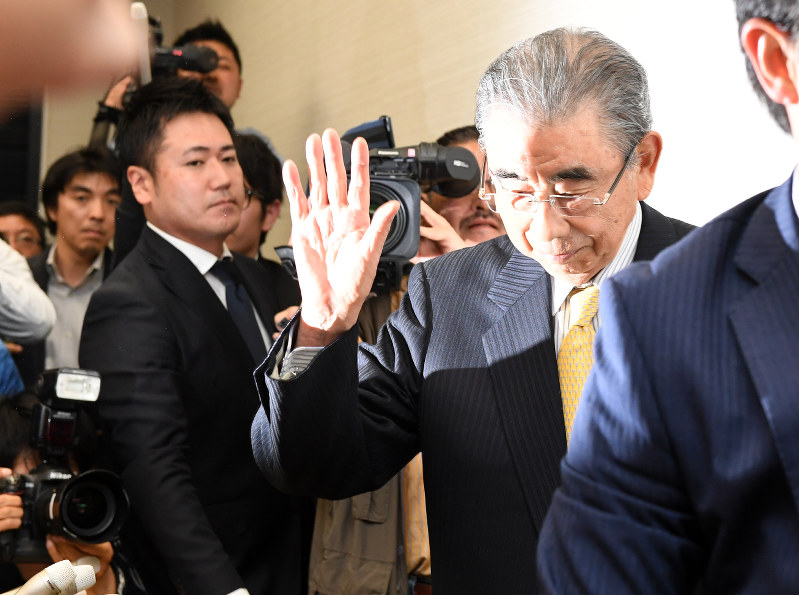 セブン アイｈｄ 鈴木会長が辞意表明 人事混乱で引責か 毎日新聞