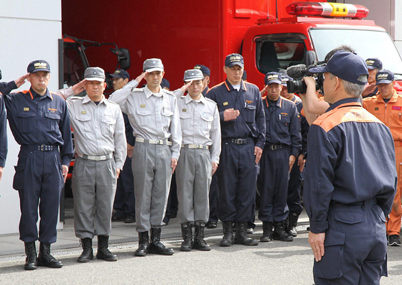 熊本地震 消防援助隊が出発 陸自や医療チームも派遣 兵庫 毎日新聞