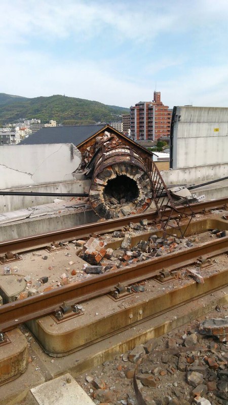 九州新幹線：高架橋の亀裂25カ所…「再開のメド立たず」 [写真