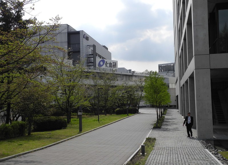 熊本市北区の化血研=2016年4月8日午後3時18分、野呂賢治撮影