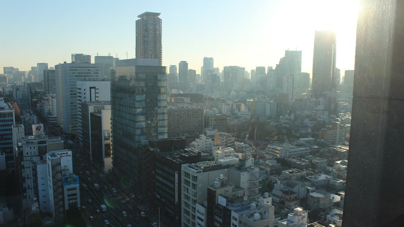 やっと日が昇り始めた東京・青山周辺の風景