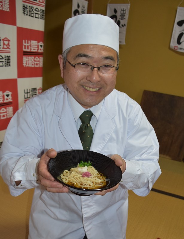 設立発起人の飲食店主、森山太史さん=島根県出雲市で2016年4月26日、山田英之撮影