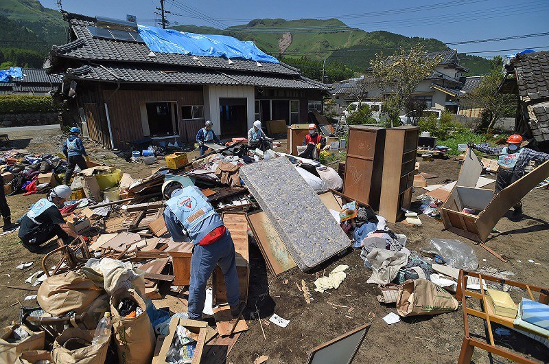 熊本地震：家屋3割「危険」…4万6966件判定終了[写真特集4/22 ...
