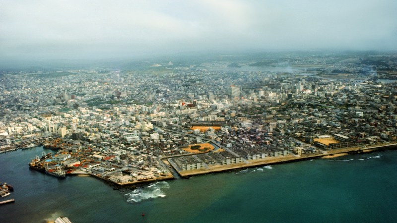 上空から見た復帰の日の那覇市全景=沖縄県那覇市で1972年5月15日