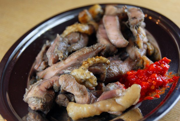 「北条鶏 ももゴロ焼き」(1280円)。5月中旬から「天城軍鶏 ももゴロ焼き」(1680円)もメニューに加わる