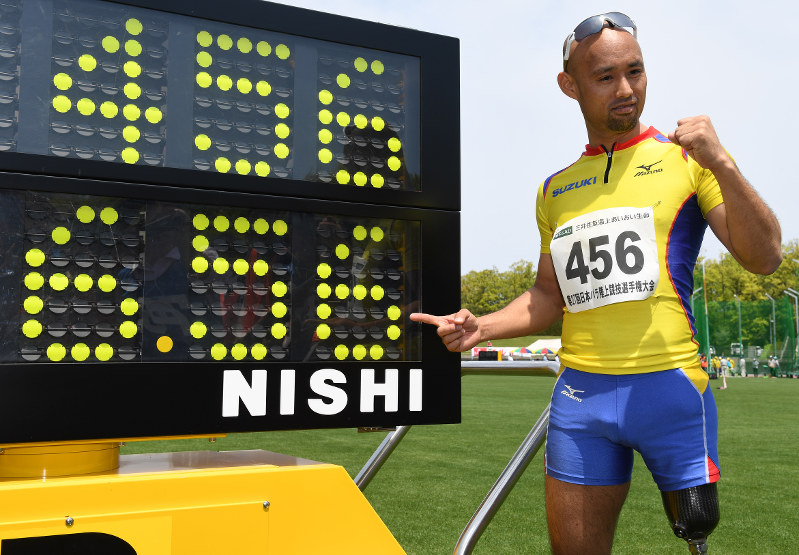 日本パラ陸上 山本が世界新 男子走り幅跳びｔ４２ 毎日新聞