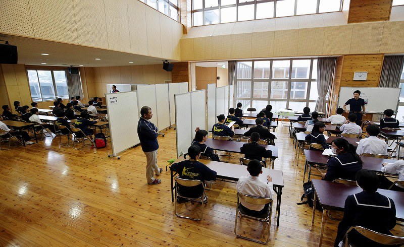 熊本地震：小中学校62校が再開 11日までに全校で [写真特集11/12