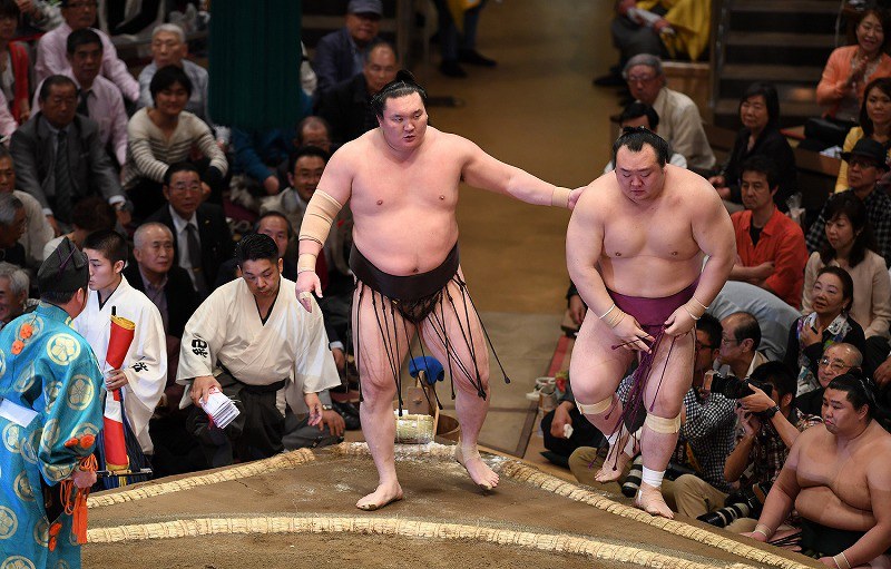 大相撲：白鵬は歴代単独1位の幕内880勝 [写真特集9/13] | 毎日新聞