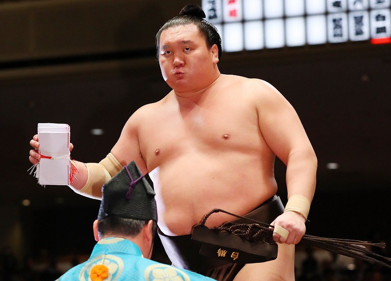 大相撲：白鵬は歴代単独1位の幕内880勝 [写真特集9/13] | 毎日新聞