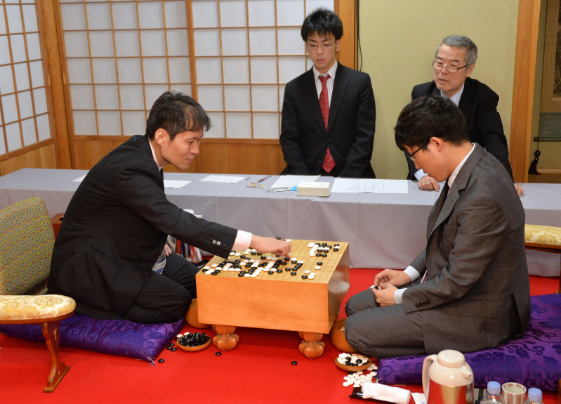 本因坊戦：高尾、7冠井山に先勝 第1局 | 毎日新聞