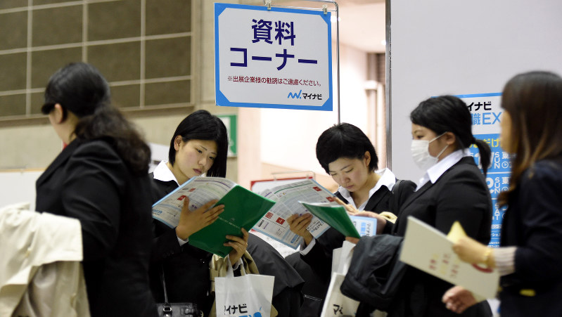 時間が限られる合同会社説明会ではブースを回る順番も重要なポイントの一つだ=竹内紀臣撮影