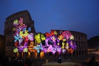 ローマ：光で浮かぶコロッセオ 日伊国交樹立150周年 [写真特集3/5