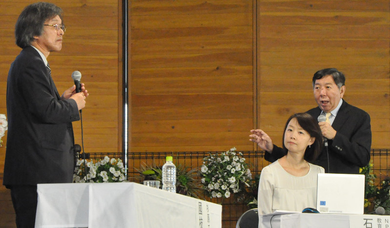 杉原千畝の功績をたたえる有識者=岐阜県可児市瀬田の花フェスタ記念公園で