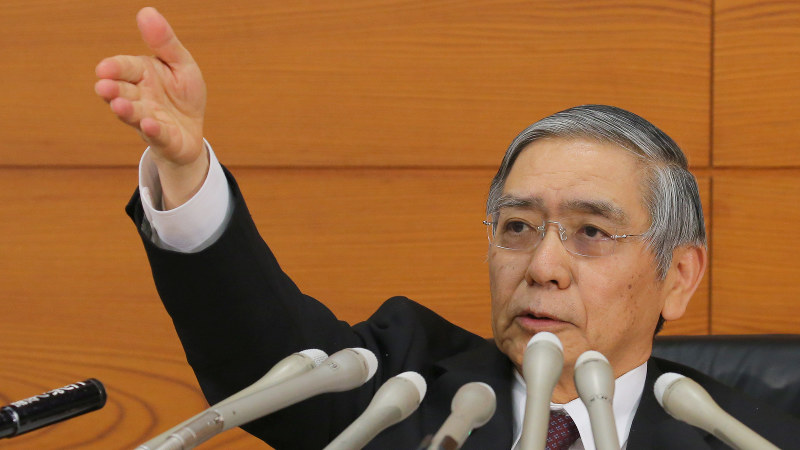 記者会見で「マイナス金利導入」を発表する日銀の黒田東彦総裁=2016年1月29日、長谷川直亮撮影