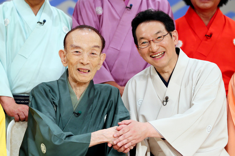 【笑点暦】平成17年〜令和７年 歌丸昇太小遊三宮治手ぬぐい＋令和５年落語協会暦 笑点：新大喜利司会者に春風亭昇太さん 歌丸さん引退で [写真特集11/9