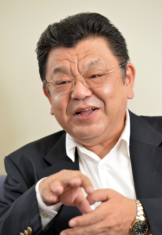 須田慎一郎さん=関口純撮影