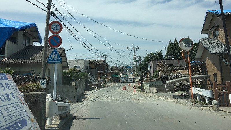 熊本県益城町のかつて商店街だった通り=林信行撮影