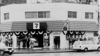 東京都江東区豊洲に１９７４年に開店したセブン-イレブン１号店（同社提供）