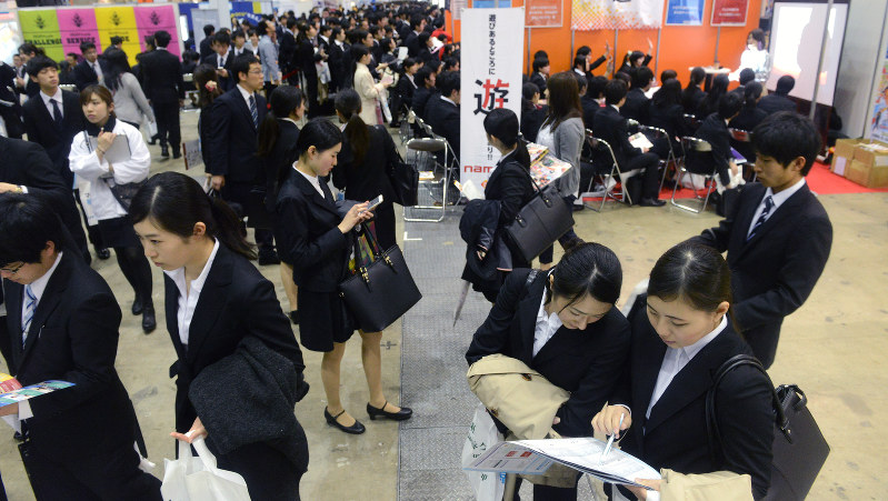 時間が限られる合同会社説明会ではブースを回る順番も重要なポイントの一つだ=竹内紀臣撮影
