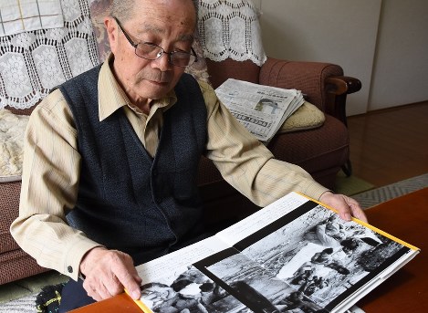 オバマ大統領の演説に自身の思いを重ね、被爆体験を語る田中正司さん＝青森市奥野で、成瀬桃子撮影