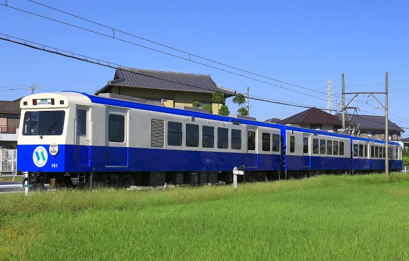 ローレル賞 白と青 あすなろう鉄道の新車両が受賞 毎日新聞