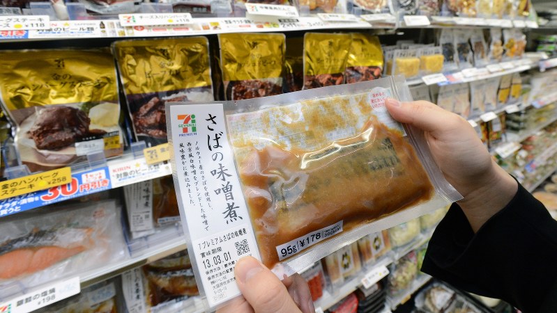 セブン&アイHD現社長の井阪隆一氏が、かつて立ち上げを主導したプライベートブランド「セブンプレミアム」=2013年2月、小関勉撮影