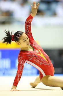 体操 全日本種目別選手権：3枠かけ8人決勝へ [写真特集15/12] | 毎日新聞