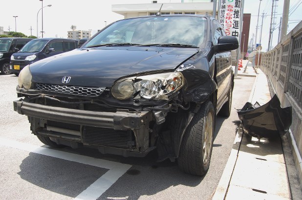 交通事故 米兵が飲酒運転 逆走で衝突 2人重軽傷 沖縄 毎日新聞
