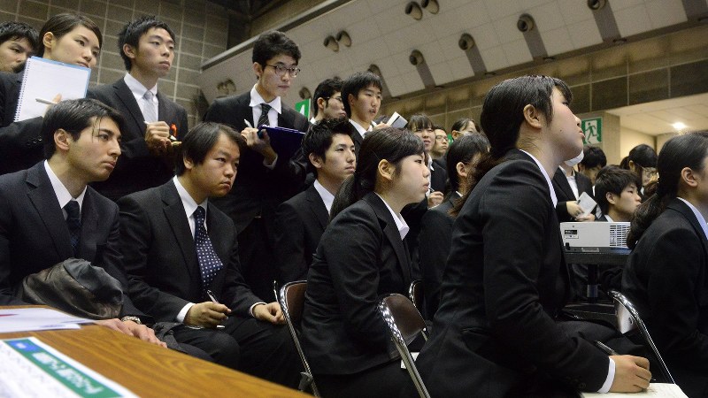 学生でいっぱいになった就活情報講座=マイナビ合同会社説明会で、竹内紀臣撮影