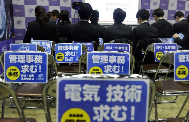 椅子には目立つポップ