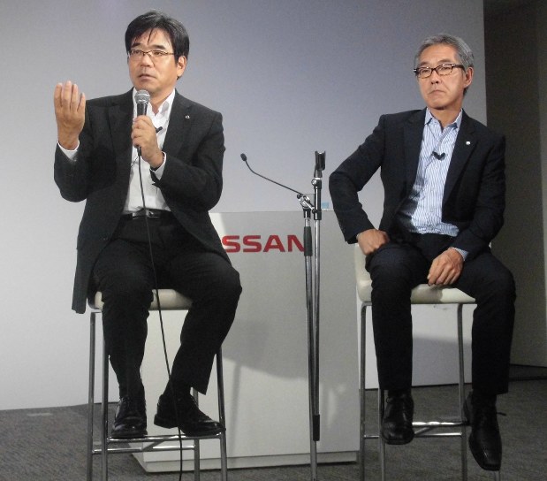 新システムを発表する日産の坂本秀行副社長。右は土井三浩・総合研究所長=2016年6月14日、永井隆撮影