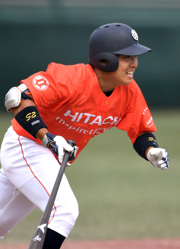 新人ながら4番に座る日立製作所の菅野=竹内紀臣撮影